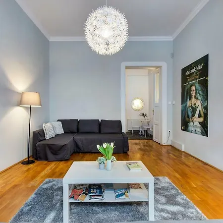 Alma's Romantic Getaway * Βουδαπέστη