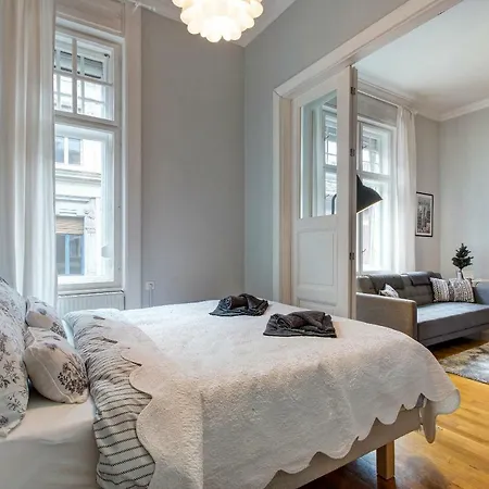 Alma's Romantic Getaway Apartment *