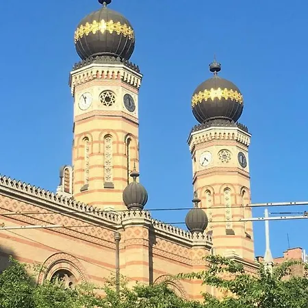 Alma's Romantic Getaway Budapest