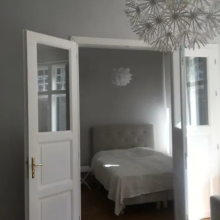 Alma's Romantic Getaway * Budapest