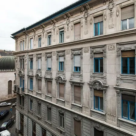 Alma's Romantic Getaway